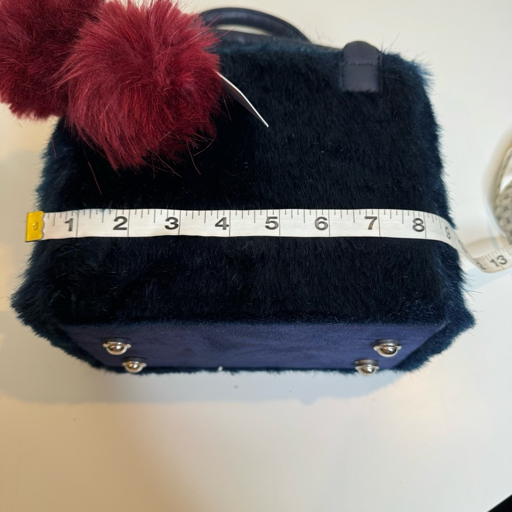 Violet & Brooks Designer Faux Fur Box Style Handbag w/ Snap-in Liner - Picture 10 of 12